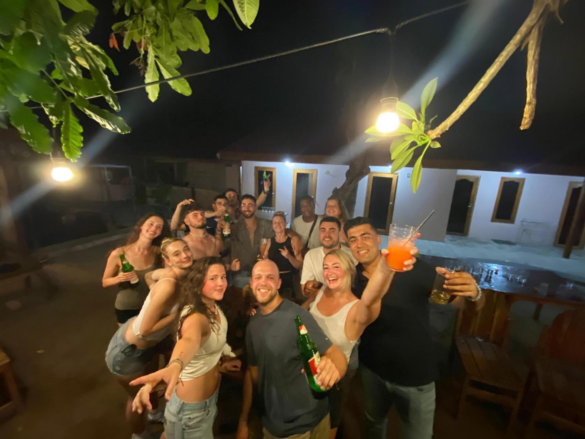 Jati Village, Party Hostel And Bungalows Gili Trawangan Zewnętrze zdjęcie