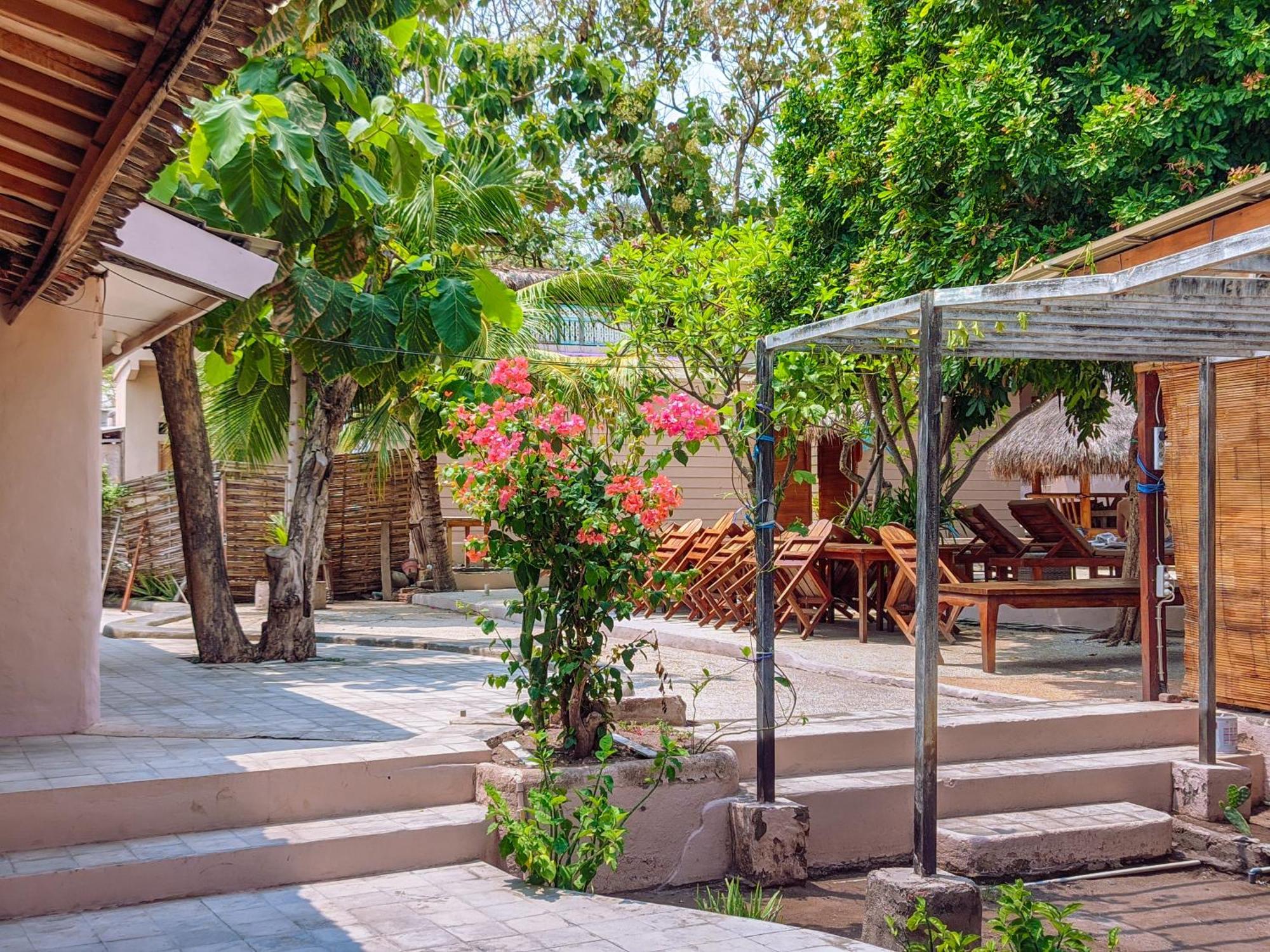 Jati Village, Party Hostel And Bungalows Gili Trawangan Zewnętrze zdjęcie