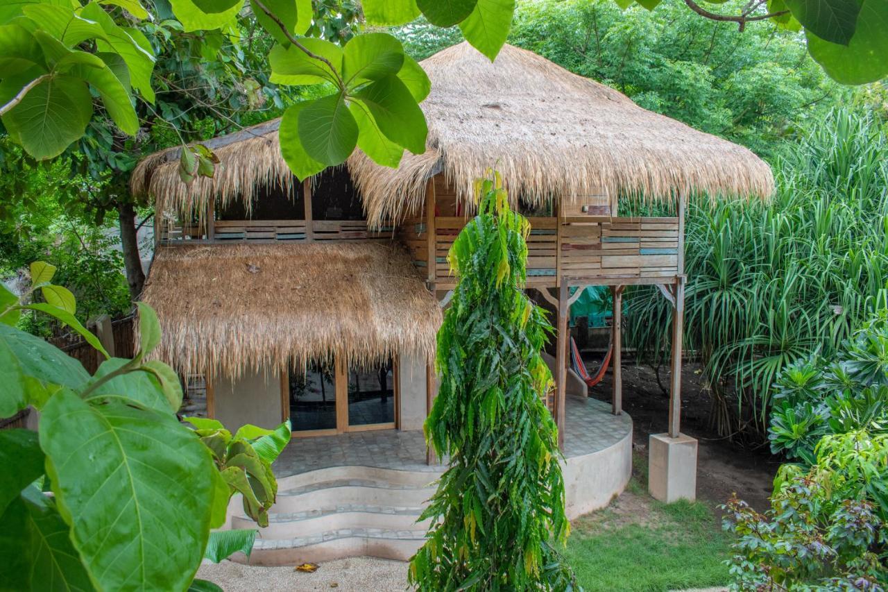 Jati Village, Party Hostel And Bungalows Gili Trawangan Zewnętrze zdjęcie